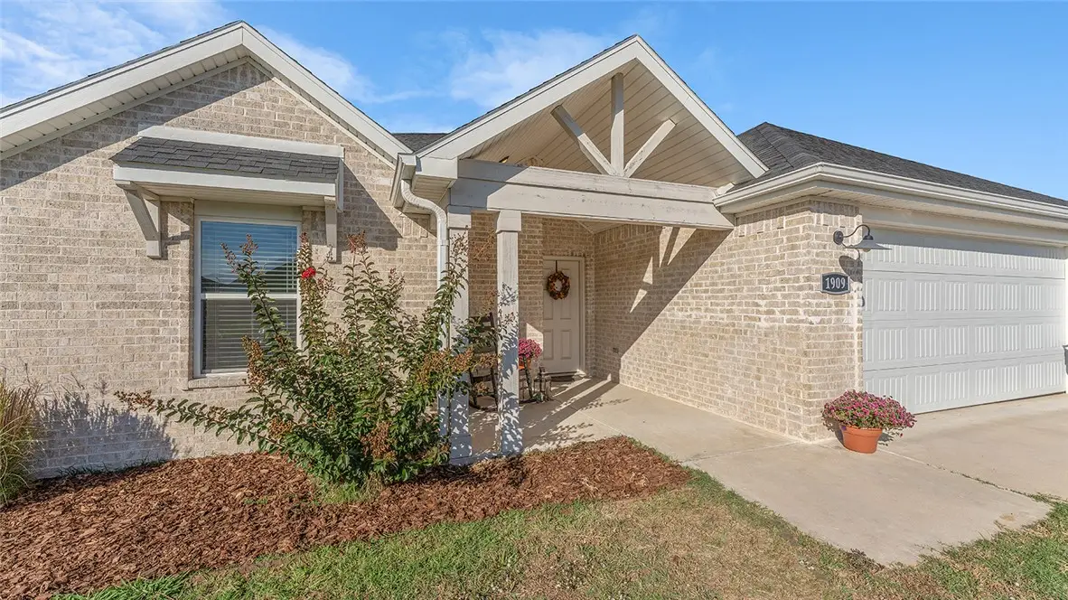 1909 E Hudson Drive, Siloam Springs, AR 72761 - #1