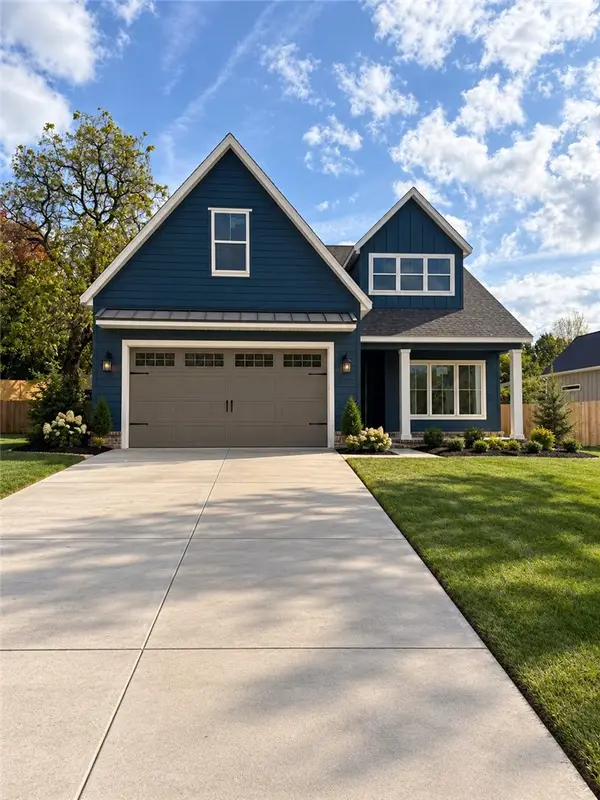 2058 N Dutton Place, Fayetteville, AR 72703