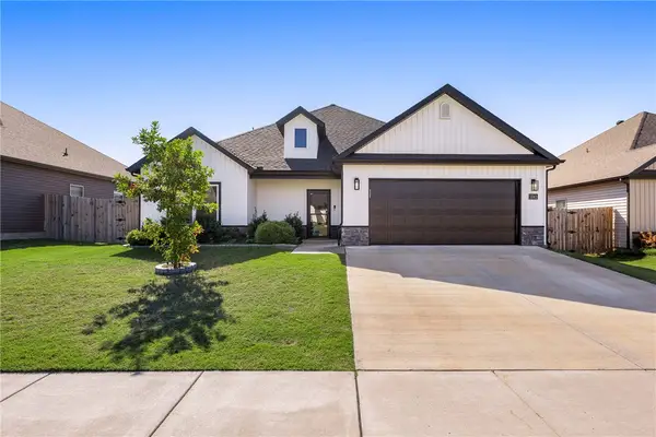 1041 Sunshine Court, Centerton, AR 72719