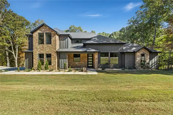 123 Trafalgar Road, Bella Vista, AR 72714