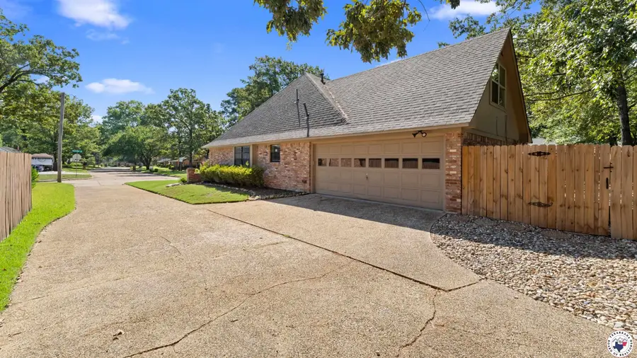 6005 Stoneridge Drive, Texarkana, TX 75503 - Image #3