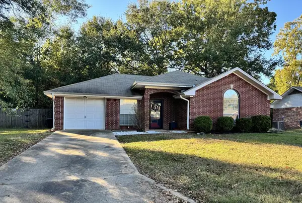 33 Green Oak Cir, Nash, TX 75569