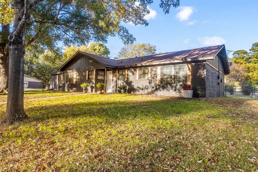 204 Arroyo Dr, Texarkana, TX 75503 - Image #2