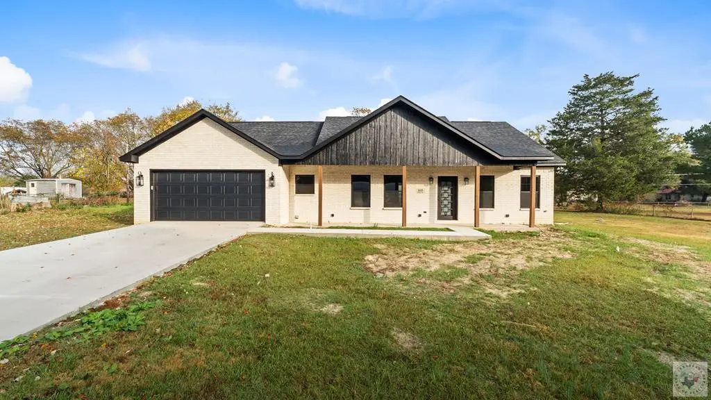 105 Oak St, Maud, TX 75567 - Image #1