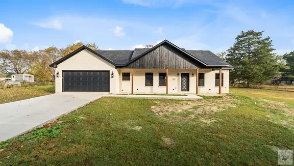 105 Oak St, Maud, TX 75567