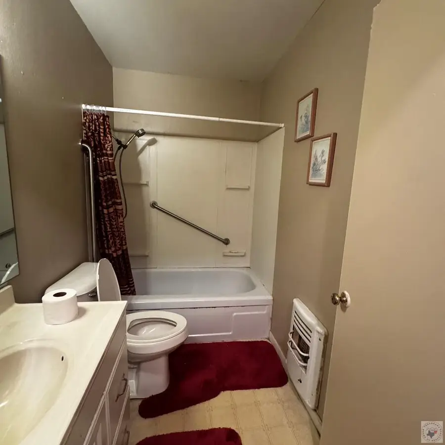 211 Shellwood Dr, Wake Village, TX 75501 - Image #2