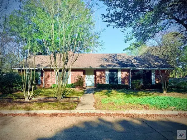 112 Kay St., Nash, TX 75569