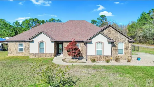 1291 Beaver Lake Dr, Texarkana, TX 75501