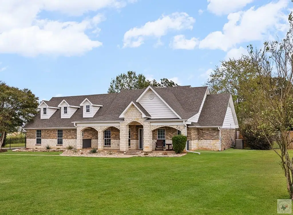 2 Tyler Lane, Hooks, TX 75561 - Image #1