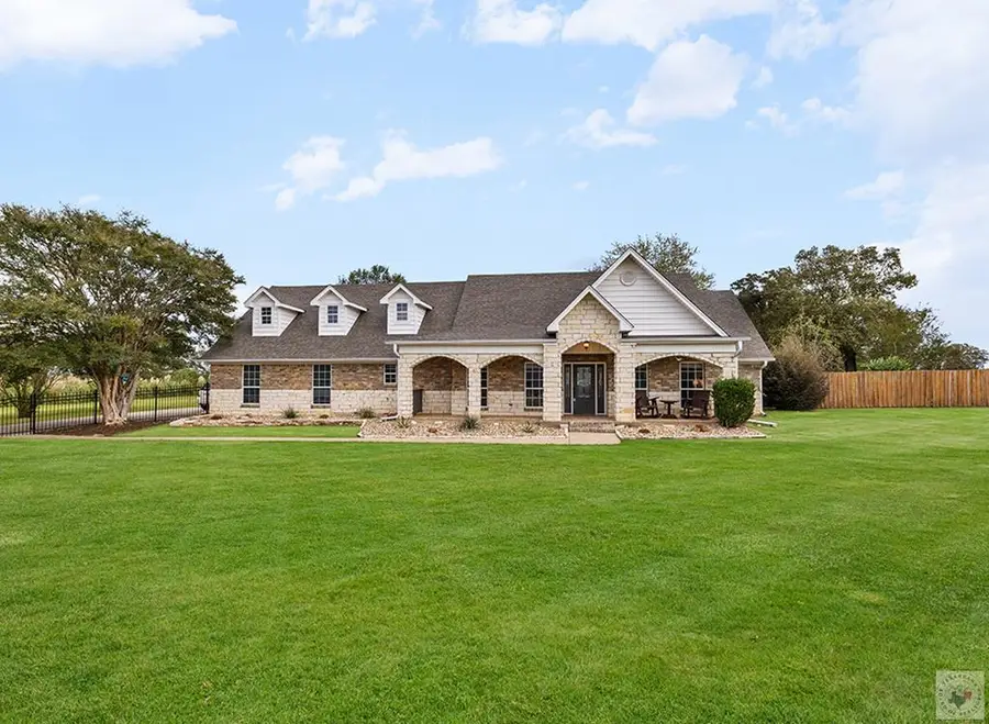 2 Tyler Lane, Hooks, TX 75561 - Image #2