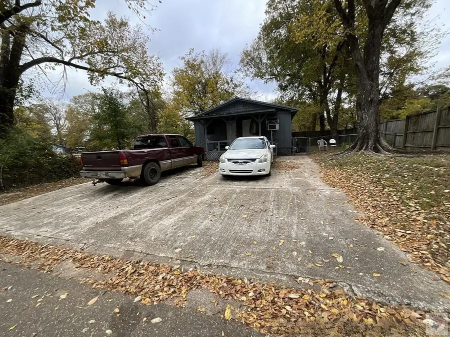 2215 E 11th St, Texarkana, AR 71854 - Image #2