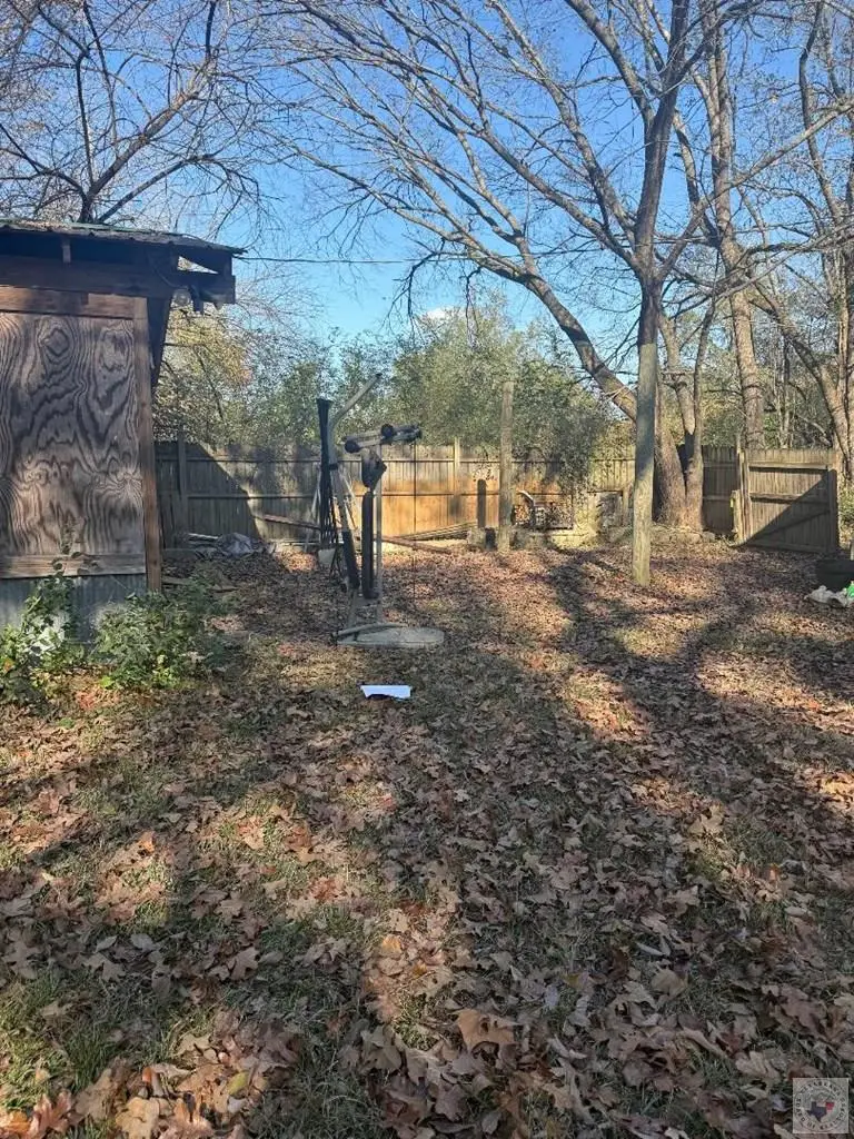 203 Garden St., Hooks, TX 75561 - Image #3