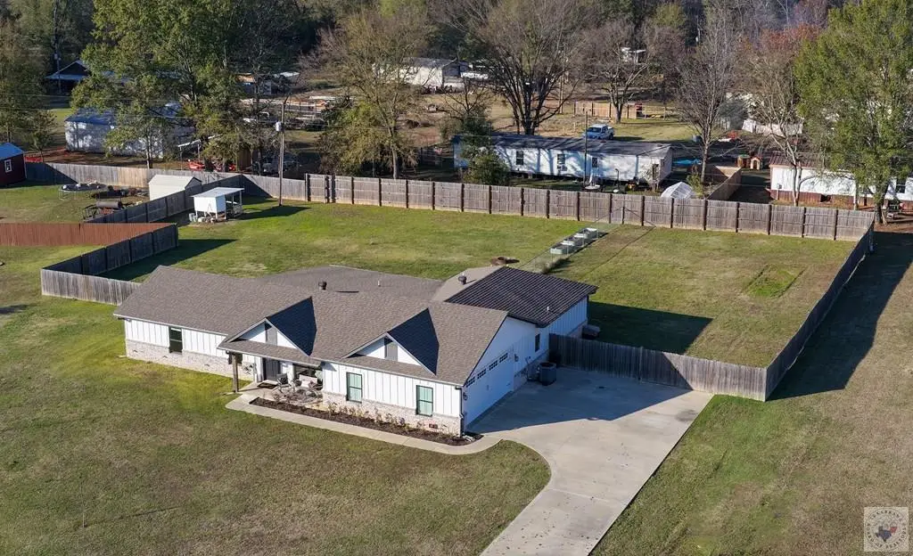 290 Bunker Hill, Hooks, TX 75561 - Image #1