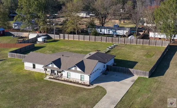 290 Bunker Hill, Hooks, TX 75561