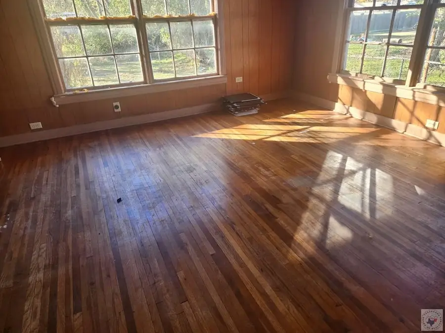 211 East 10th, Hooks, TX 75561 - Image #2