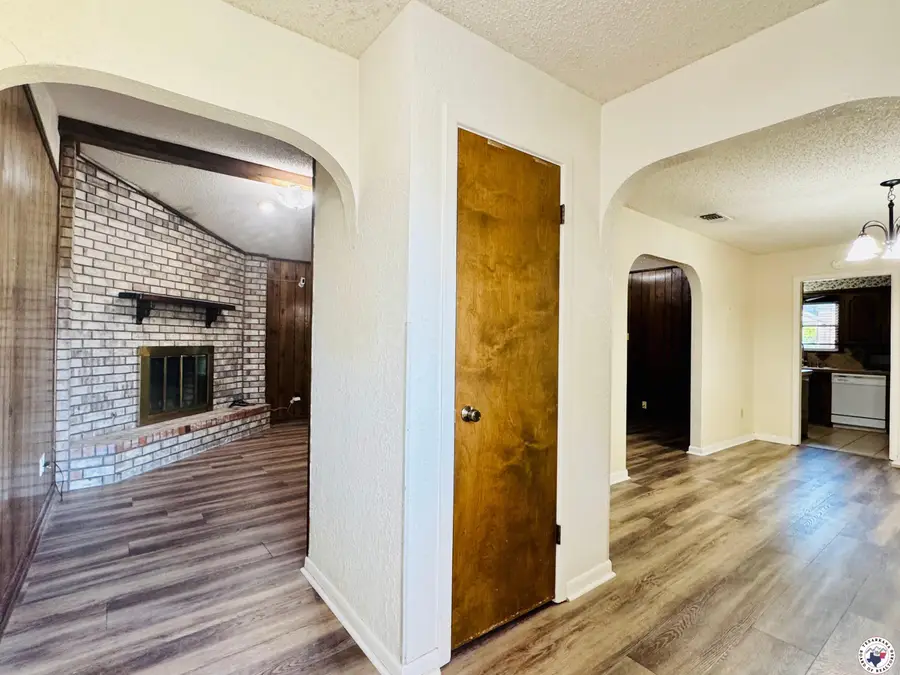 448 E Greenfield Dr, Wake Village, TX 75501 - Image #3