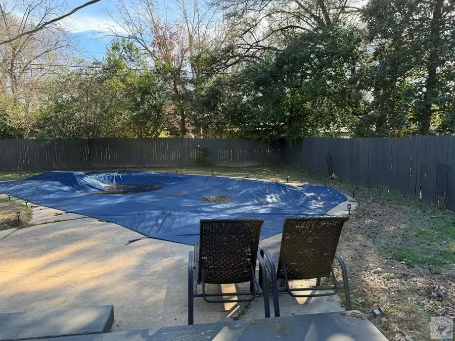 38 E Greenfield Dr, Wake Village, TX 75501 - Image #3