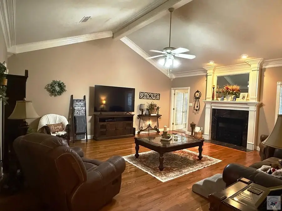 301 San Janinto St, Maud, TX 75567 - Image #2