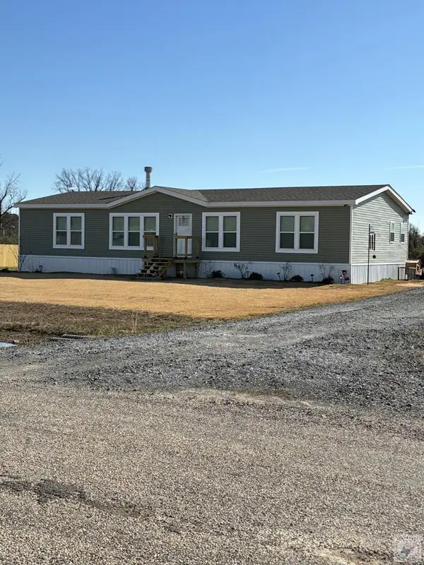 55 Barkman Bend Rd, Hooks, TX 75561