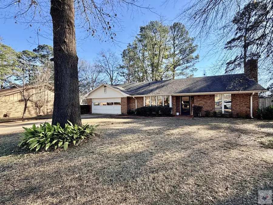 216 Edgewood Cir, Wake Village, TX 75501 - Image #2