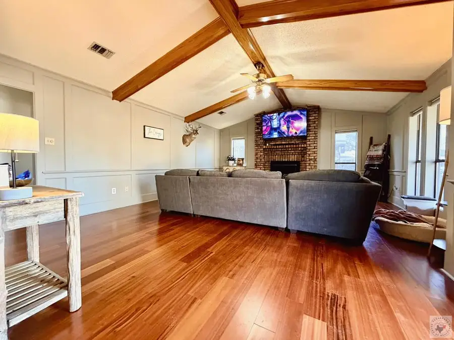 216 Edgewood Cir, Wake Village, TX 75501 - Image #3