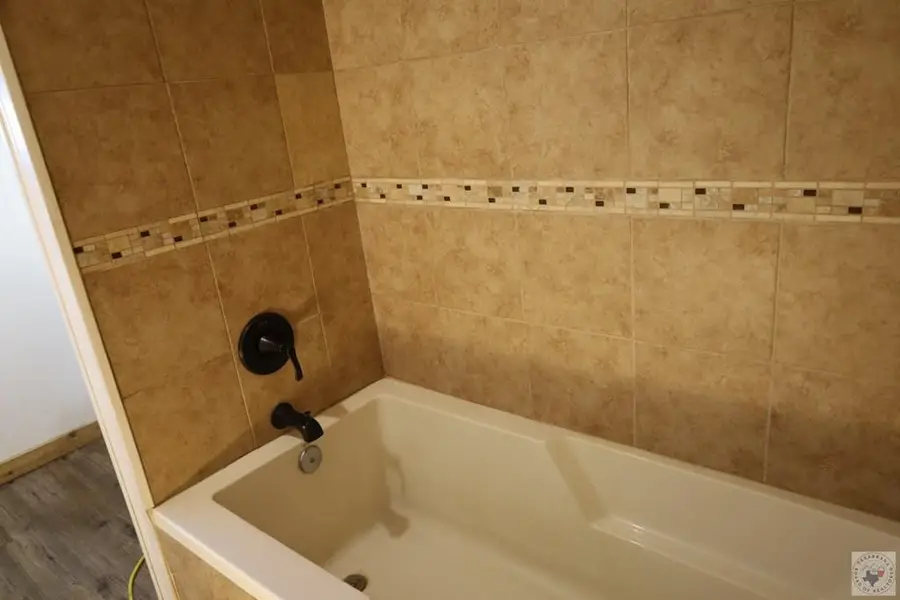 1221 Webb St, Daingerfield, TX 75638 - #3