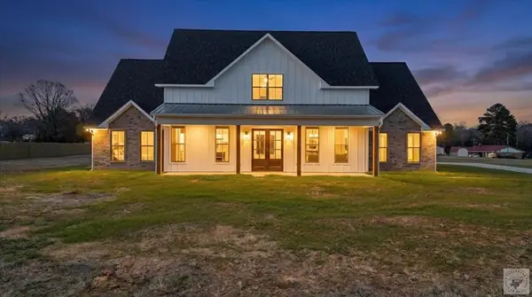 30 Bunker Hill, Hooks, TX 75561