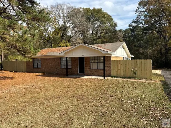 2001 Buchanan, Texarkana, TX 75501