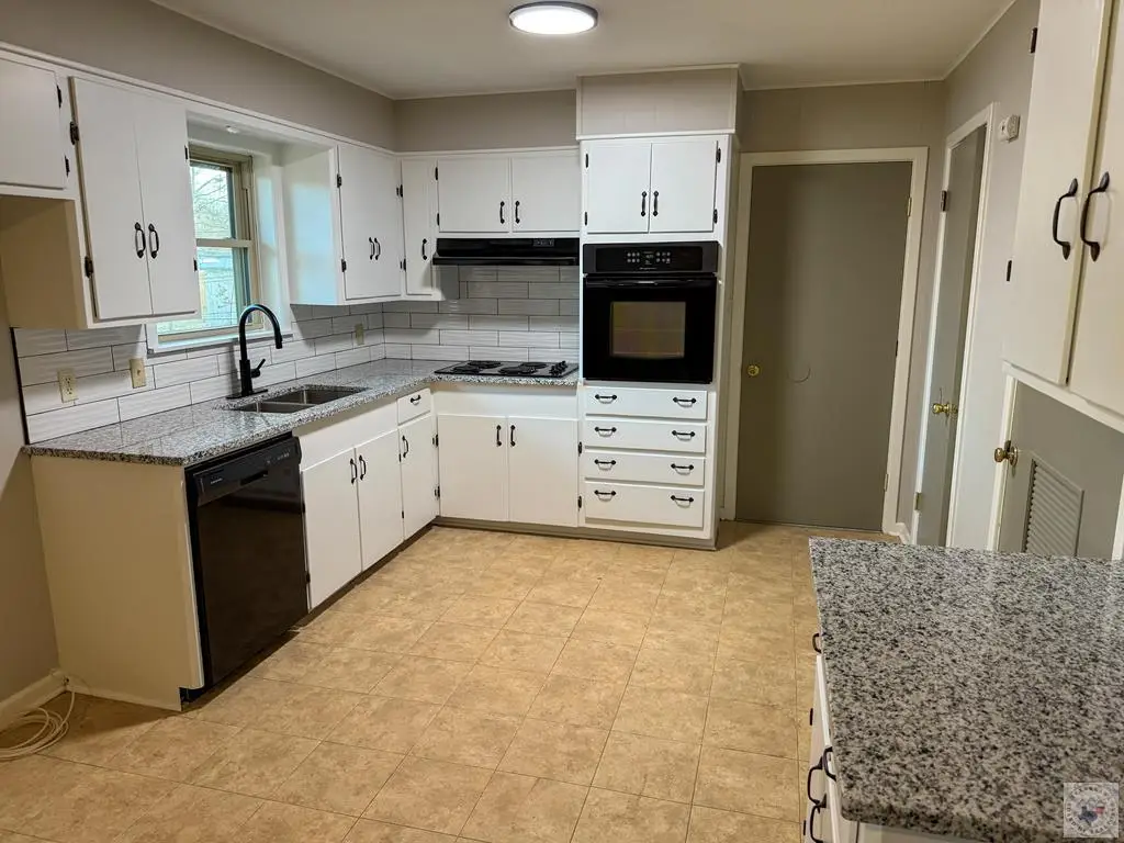 808 Hawkins Ave, Wake Village, TX 75501 - Image #1