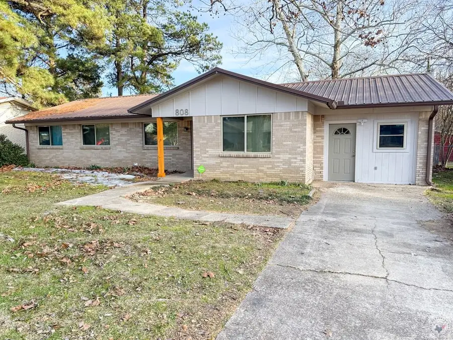 808 Hawkins Ave, Wake Village, TX 75501 - Image #2