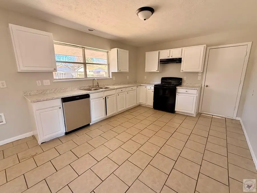 3304 Barkwood, Texarkana, TX 75501 - #3