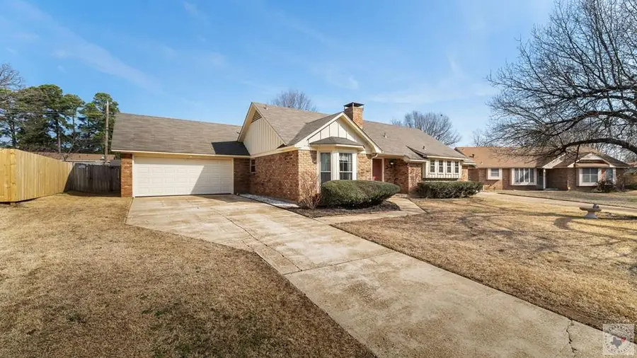 7 Horseshoe Dr., Wake Village, TX 75501 - #3