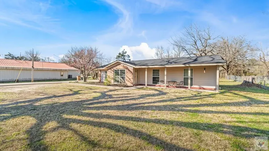 1301 E Avenue A, Hooks, TX 75561 - #2
