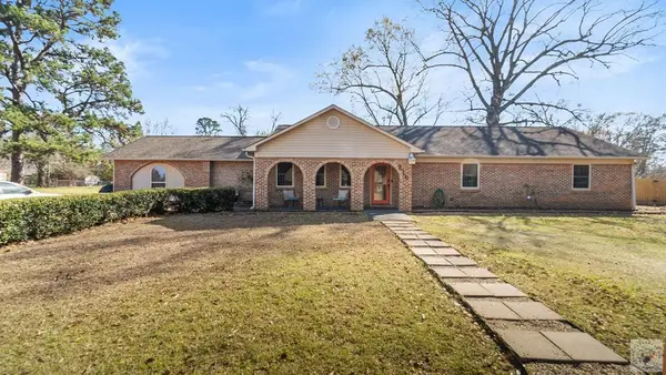 816 Wake Ave, Wake Village, TX 75501