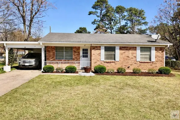 17 Wisteria Dr, Texarkana, TX 75503