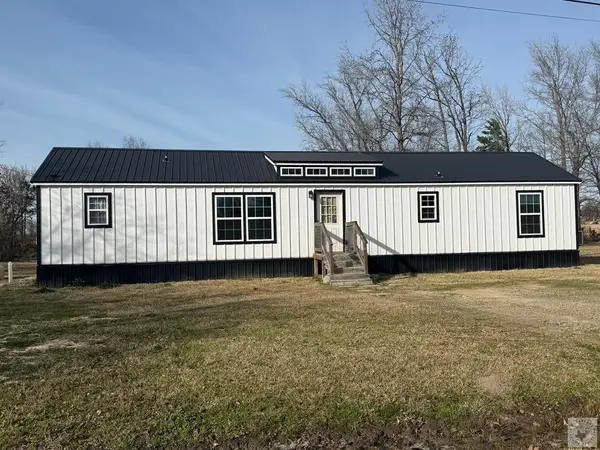 100 Saddlebrook Dr, DeKalb, TX 75559