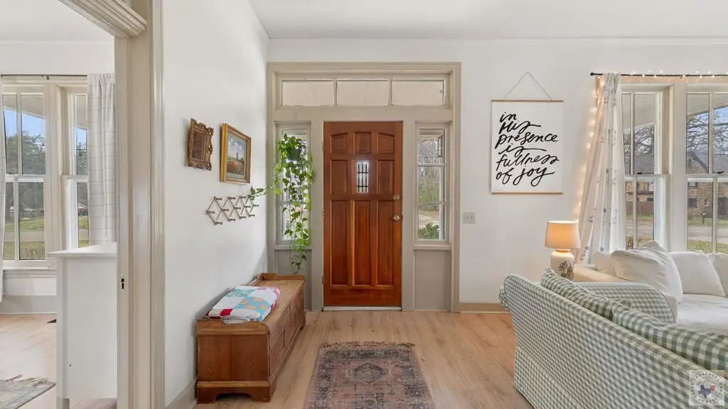 102 S Hubbard Ave, Omaha, TX 75571 - #1