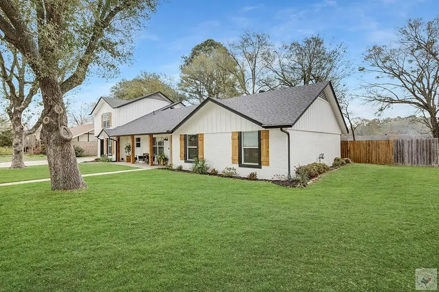 203 S Park Dr, New Boston, TX 75570 - #2