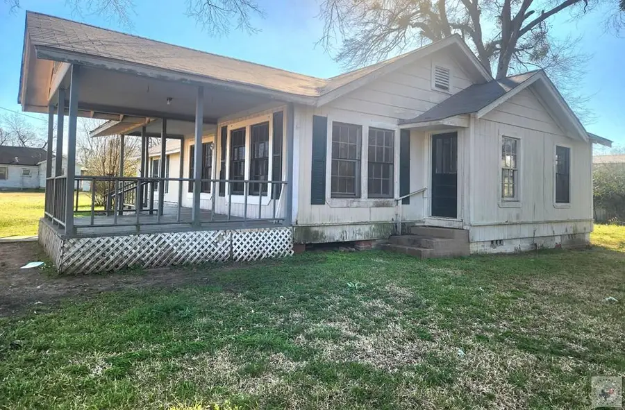 805 Second St., Queen City, TX 75572 - #2