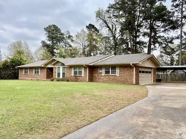 206 Redwater Rd, Wake Village, TX 75501
