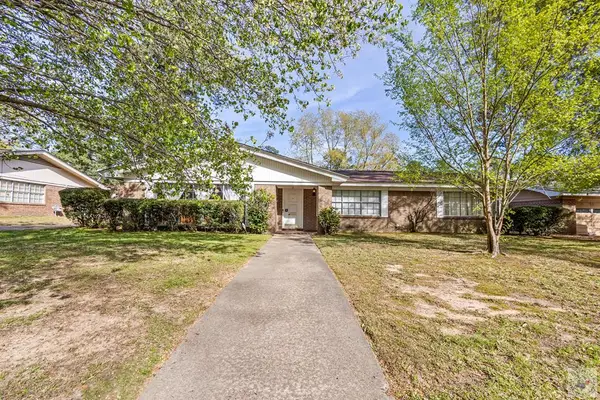 6 Ponderosa Dr, Texarkana, TX 75003