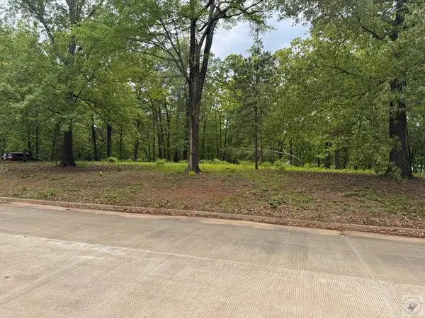 402 Forest Lake, Texarkana, TX 75503