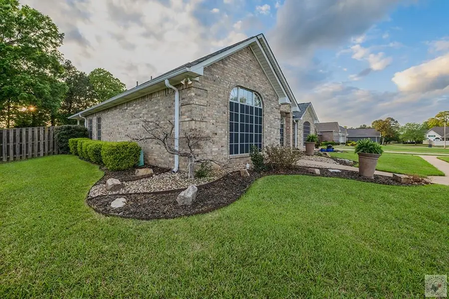 7101 Tall Oaks Dr., Texarkana, AR 71854 - #3