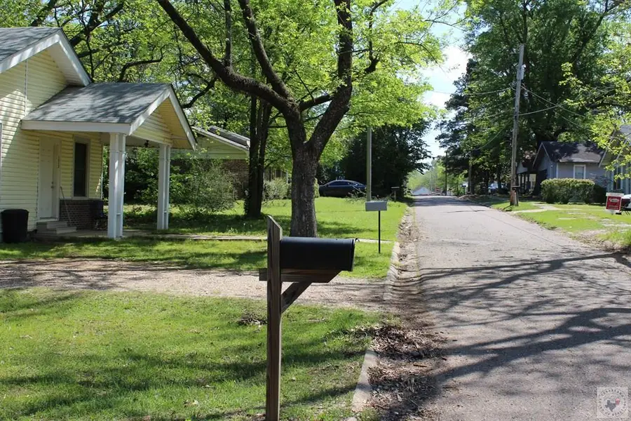 1014 W 5th Street, Hope, AR 71801 - #3