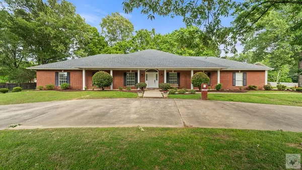 6514 Lakeview Dr, Texarkana, TX 75503