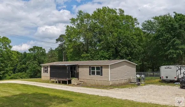 1132 N Mccoy Blvd, New Boston, TX 75570