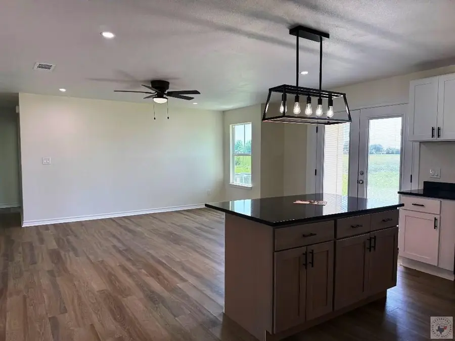 818 S Bowie Street, New Boston, TX 75570 - #3