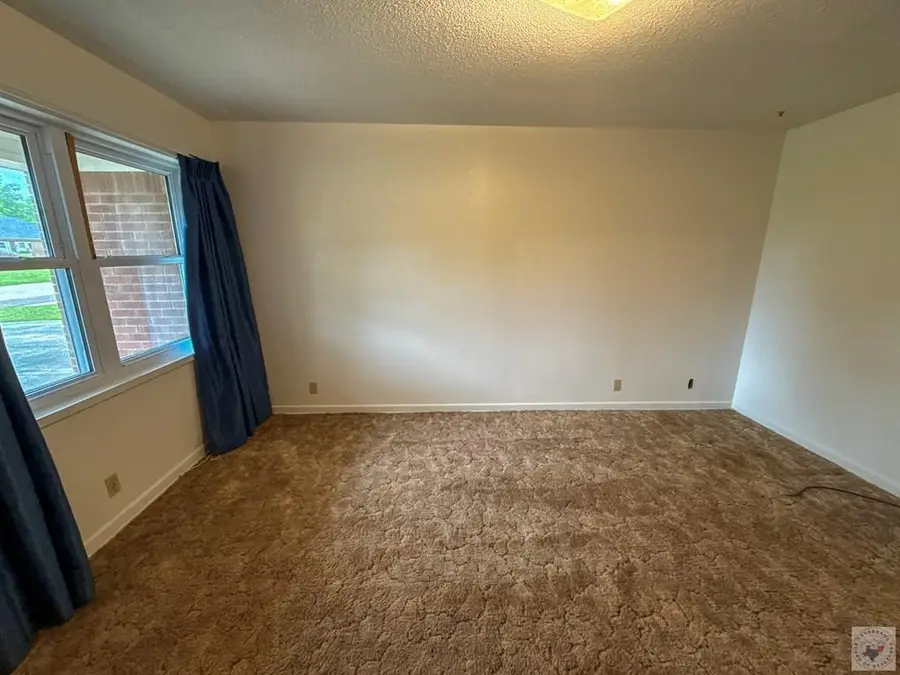 207 Greenfield Dr, Wake Village, TX 75501 - #3