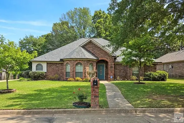 414 Whippoorwill Ln., Wake Village, TX 75501