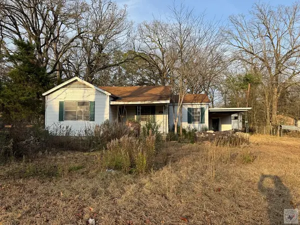 201 Roosevelt, Hooks, TX 75561